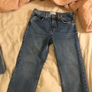 SOLD!! Zara brand medium wash jeans, hems raw edge, size 6, length 36”